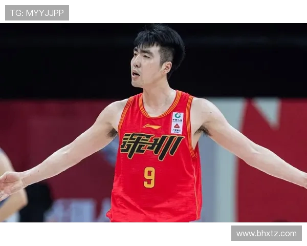 解析：“评论足球运动员CBA”这句话到底想表达什么？